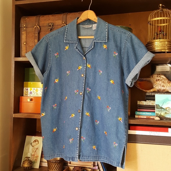Vintage Tops - Vintage embroidered denim button down shirt 90s